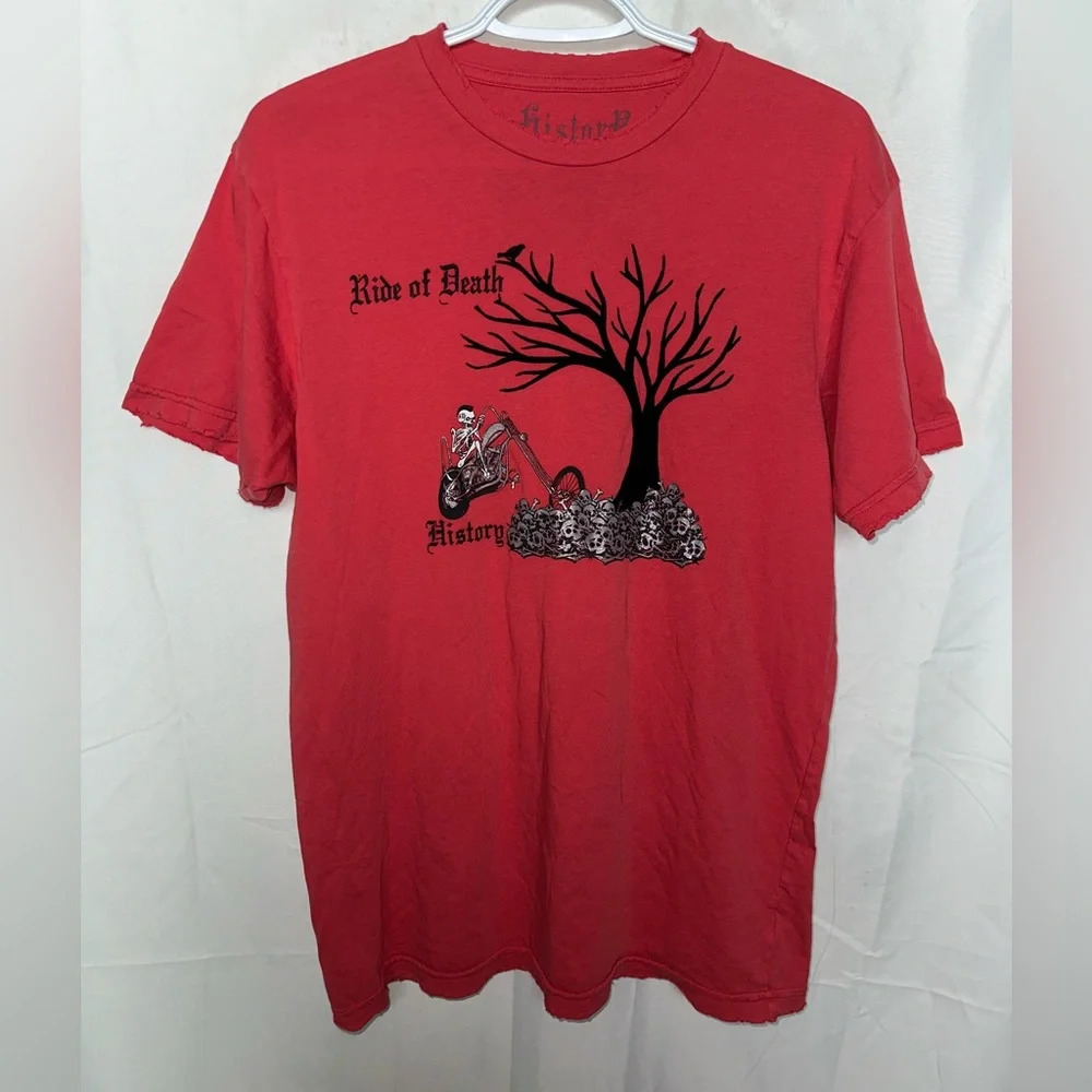 Vintage History embossed tee Size M